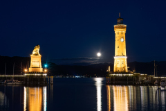 Vollmond-Lindau-Leuchtturm-und-Loewe-1-von-1