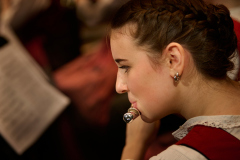 039_Floetenspielerin_RolandGeuze
